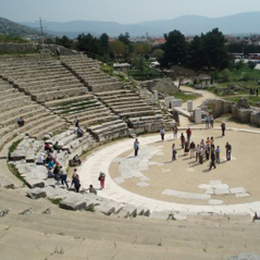 los-viajeros-en-el-teatro-de-filipos